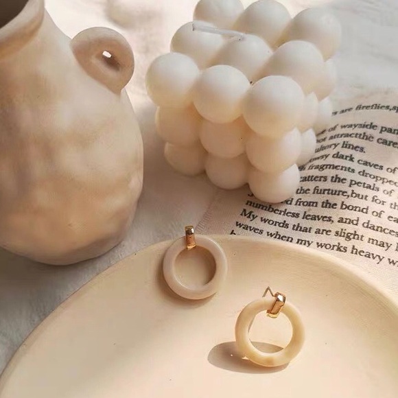 Jewelry - Resin Marble Cream Small Round Hoop Earrings